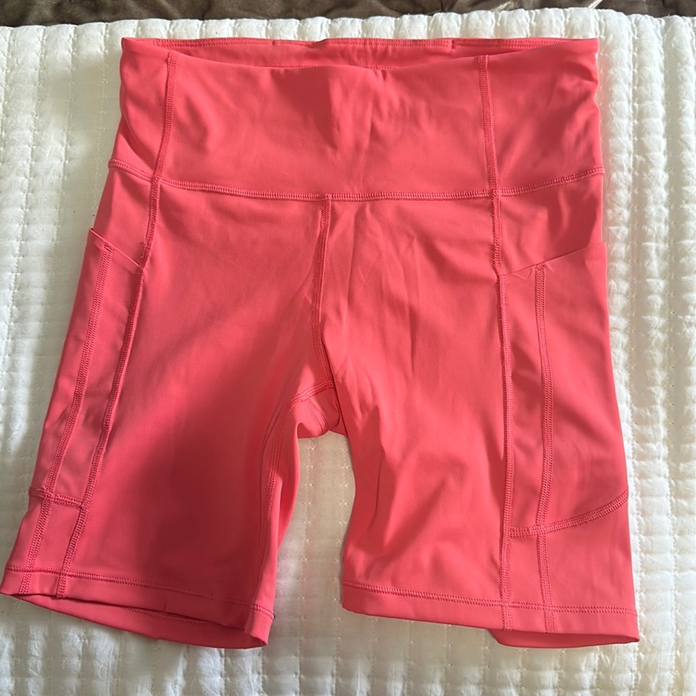 Athleta Ultimate Stash 7” Short